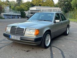 Silber Gebraucht 1991 Mercedes E230 Limousine | 8.200 €