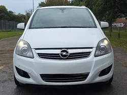 Weiß Gebraucht 2009 Opel Zafira Van / Kleinbus | 4.500 € (Etwas zu teuer)