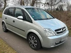Silber Gebraucht 2004 Opel Meriva Van / Kleinbus | 2.099 €