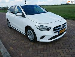 Weiß Gebraucht 2021 Mercedes B200 Van / Kleinbus | 8.299 €