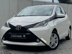 Weiß Gebraucht 2016 Toyota Aygo Edition-S Kleinwagen | 5.999 € (Superpreis)