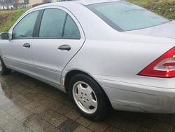 Silber Gebraucht 2001 Mercedes C180 Limousine | 3.500 €