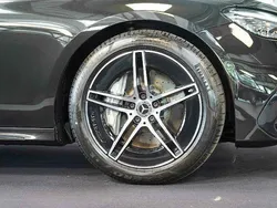 Obsidianschwarz Gebraucht 2024 Mercedes E220 AMG line Kombi | 48.400 € (Guter Preis)