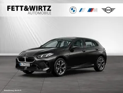 Saphirschwarz metallic Gebraucht 2024 BMW 120 M Sport Kleinwagen | 31.800 € (Superpreis)