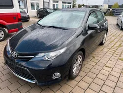 Schwarz Gebraucht 2014 Toyota Auris Life+ Limousine | 7.990 € (Fairer Preis)