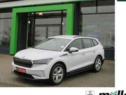 Weiß (moonweiss metallic) Gebraucht 2022 Skoda Enyaq iV Loft SUV | 28.390 € (Fairer Preis)