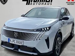 Weiß Gebraucht 2024 Peugeot e-3008 GT SUV | 52.990 € (Teuer)