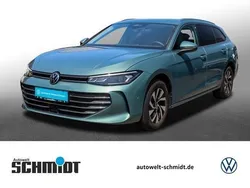 Maripositgrün metallic Gebraucht 2024 VW Passat Business Kombi | 32.898 € (Fairer Preis)