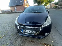 Blau Gebraucht 2015 Peugeot 208 Active Kleinwagen | 4.000 € (Superpreis)
