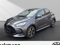 Grau Neu 2025 Toyota Yaris Hybrid Comfort Limousine | 23.480 € (Superpreis)