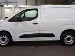 Weiß Gebraucht 2021 Peugeot Partner Premium Van / Kleinbus | 11.999 € (Guter Preis)