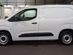 Weiß Gebraucht 2021 Peugeot Partner Premium Van / Kleinbus | 12.990 € (Guter Preis)