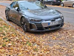 Grau Gebraucht 2022 Audi e-tron GT quattro Premium Limousine | 54.500 € (Guter Preis)