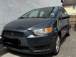 Grau Gebraucht 2009 Mitsubishi Colt Inform Van / Kleinbus | 3.899 € (Fairer Preis)