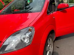 Rot Gebraucht 2005 Opel Zafira Van / Kleinbus | 2.000 € (Guter Preis)