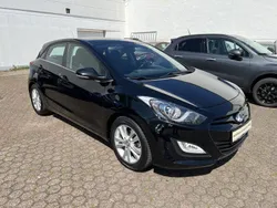 Schwarz Gebraucht 2015 Hyundai i30 Limousine | 8.990 € (Etwas zu teuer)