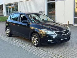 Grau Gebraucht 2010 Kia Ceed Attract Limousine | 3.299 € (Superpreis)