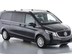 Obsidianschwarz metallic Gebraucht 2024 Mercedes EQV300 Avantgarde Van / Kleinbus | 56.890 € (Etwas zu teuer)