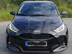 Schwarz Gebraucht 2021 Toyota Yaris Hybrid Team Limousine | 20.500 € (Fairer Preis)