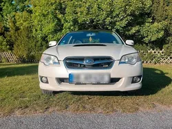 Weiß Gebraucht 2009 Subaru Legacy Limousine | 5.000 € (Etwas zu teuer)
