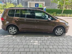 Braun Gebraucht 2016 VW Touran Trendline Van / Kleinbus | 12.490 € (Fairer Preis)