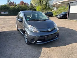 Grau Gebraucht 2014 Toyota Aygo Cool Kleinwagen | 7.950 € (Etwas zu teuer)
