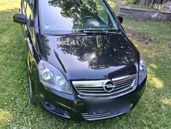 Schwarz Gebraucht 2011 Opel Zafira Van / Kleinbus | 3.599 € (Etwas zu teuer)