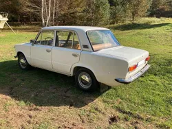 Weiß Gebraucht 1974 Lada 2111 Limousine | 1.950 €