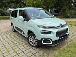 Grün Gebraucht 2020 Citroën Berlingo Shine Van / Kleinbus | 22.900 € (Etwas zu teuer)