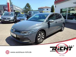 Mondsteingrau Gebraucht 2023 VW Golf VIII Move Limousine | 20.940 € (Superpreis)