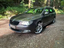 Beige Gebraucht 2010 Skoda Superb Elegance Kombi | 7.460 € (Fairer Preis)