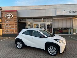 Weiß Gebraucht 2022 Toyota Aygo X X-play SUV | 14.430 € (Fairer Preis)