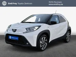Weiss Gebraucht 2024 Toyota Aygo X-Black Kleinwagen | 15.490 € (Fairer Preis)