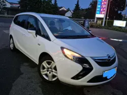 Weiß Gebraucht 2016 Opel Zafira Tourer Edition Van / Kleinbus | 10.200 € (Teuer)