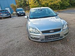 Silber Gebraucht 2005 Ford Focus Ghia Limousine | 1.800 € (Superpreis)