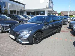 Quarzgrau metallic Gebraucht 2021 Skoda Octavia RS Kombi | 21.488 € (Guter Preis)