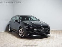 Nachtschwarz Gebraucht 2023 Mercedes CLA200 Shooting Brake Progressive Kombi | 27.990 € (Fairer Preis)