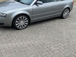 Grau Gebraucht 2005 Audi A4 Cabriolet Cabrio | 3.999 € (Guter Preis)