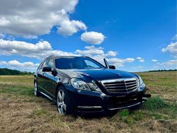 Schwarz Gebraucht 2010 Mercedes E350 Kombi | 14.499 €