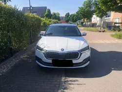 Weiß Gebraucht 2022 Skoda Octavia Kombi | 15.200 € (Guter Preis)