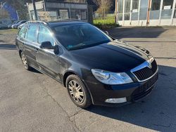 Schwarz Gebraucht 2011 Skoda Octavia Ambiente Kombi | 2.999 € (Superpreis)
