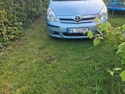 Grau Gebraucht 2005 Toyota Corolla Verso Van / Kleinbus | 3.500 € (Guter Preis)