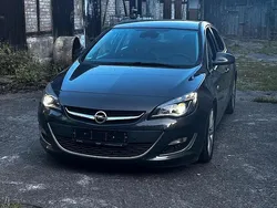 Braun Gebraucht 2015 Opel Astra Limousine | 6.000 € (Etwas zu teuer)