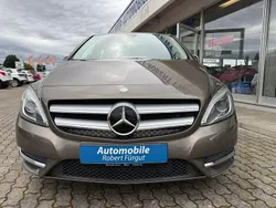Grau Gebraucht 2013 Mercedes B180 Van / Kleinbus | 10.900 € (Fairer Preis)