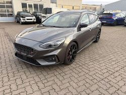 Grau Gebraucht 2019 Ford Focus ST Limousine | 13.990 € (Fairer Preis)