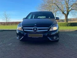 Schwarz Gebraucht 2014 Mercedes B180 Van / Kleinbus | 12.000 € (Superpreis)