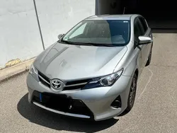 Silber Gebraucht 2013 Toyota Auris Limousine | 9.990 € (Fairer Preis)