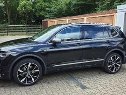 Schwarz Gebraucht 2023 VW Tiguan Allspace R-line SUV | 42.000 € (Etwas zu teuer)