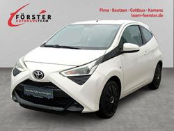 Weiß Gebraucht 2019 Toyota Aygo X-play Kleinwagen | 7.990 € (Fairer Preis)