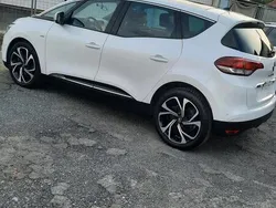 Andere außenfarben Gebraucht 2017 Renault Scénic IV Van / Kleinbus | 13.500 € (Teuer)